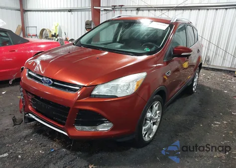 2015 Ford Escape Titanium z USA, uszkodzony, nr VIN 1FMCU9J97FUC02477